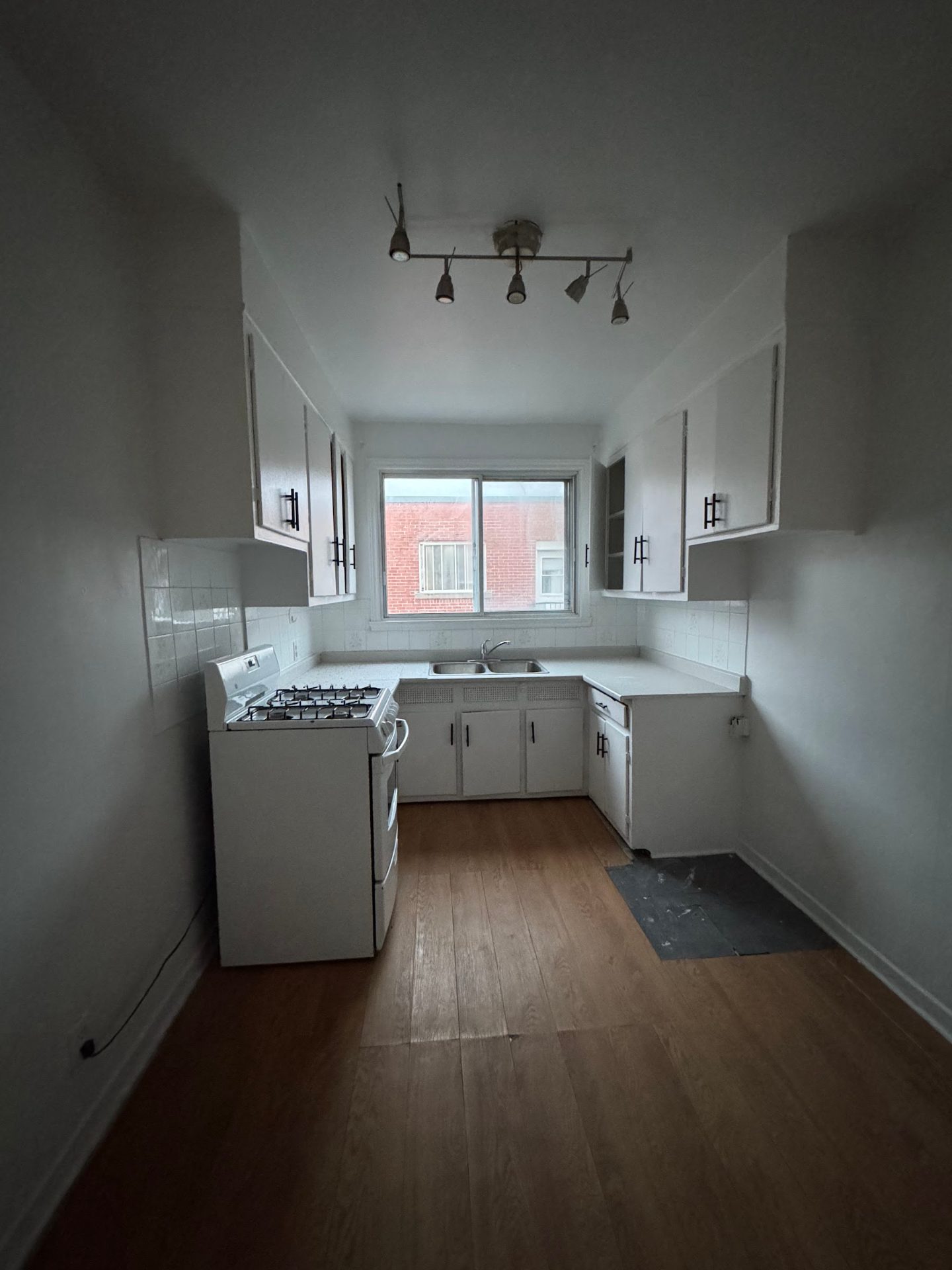 5350 Randall, app. 14 (5½)