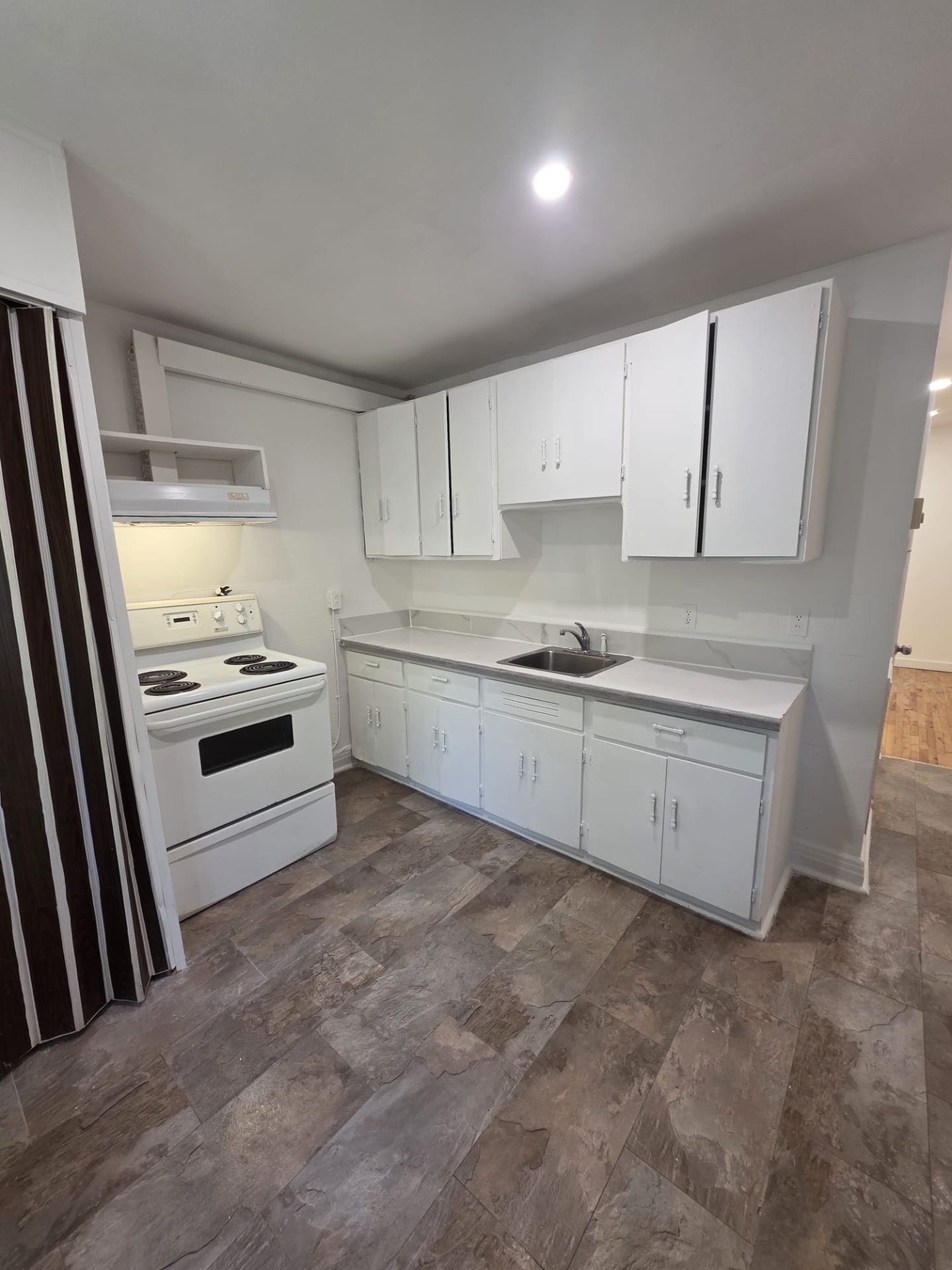 7547 Bloomfield, app. 5 (3½) — Photo 2